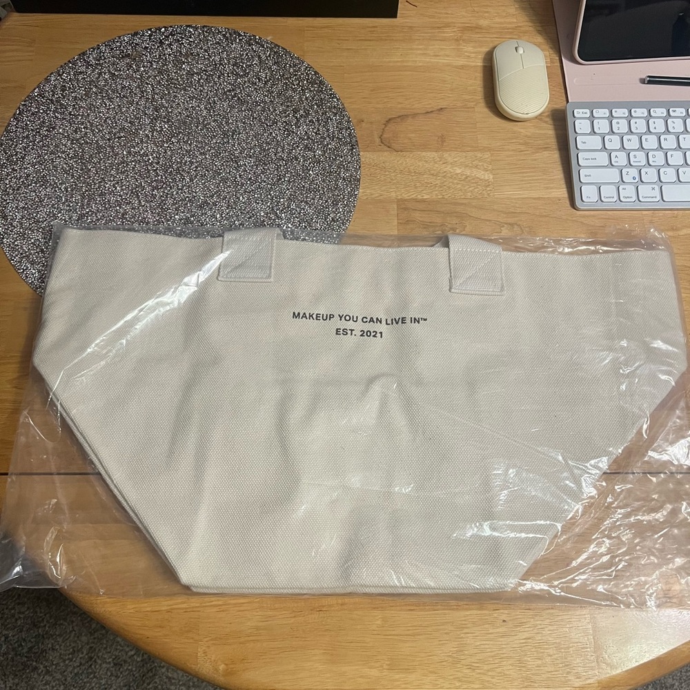 ⭐️Merit The Everything Cream Bag - Picture 4 of 13